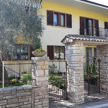 Casa Vacanze Ester 布雷佐内加尔达 外观 照片