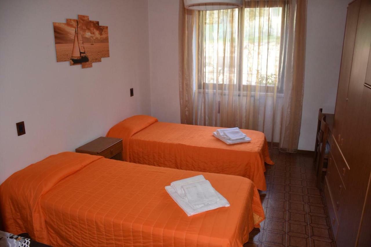 Casa Vacanze Ester 布雷佐内加尔达 外观 照片